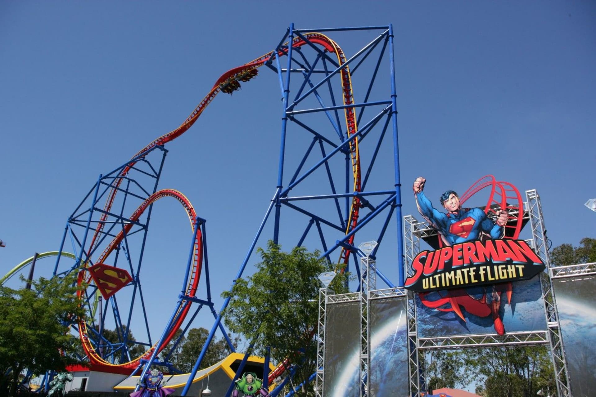 SUPERMAN Ultimate Flight roller coaster at Six Flags Discovery Kingdom, a thrilling ride with intense loops and twists.