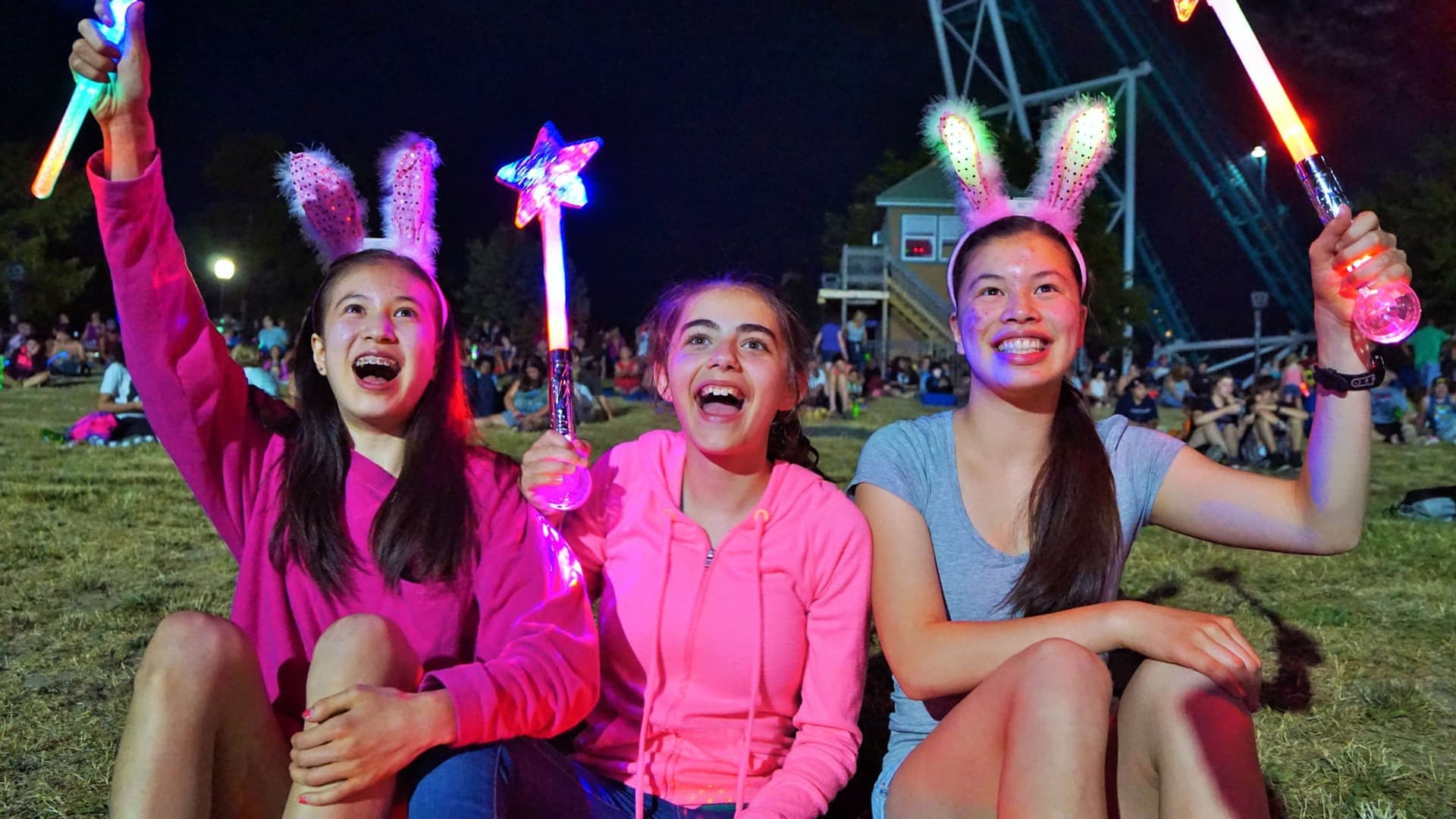 Exciting live entertainment at Six Flags Darien Lake, featuring captivating shows for every age and interest.