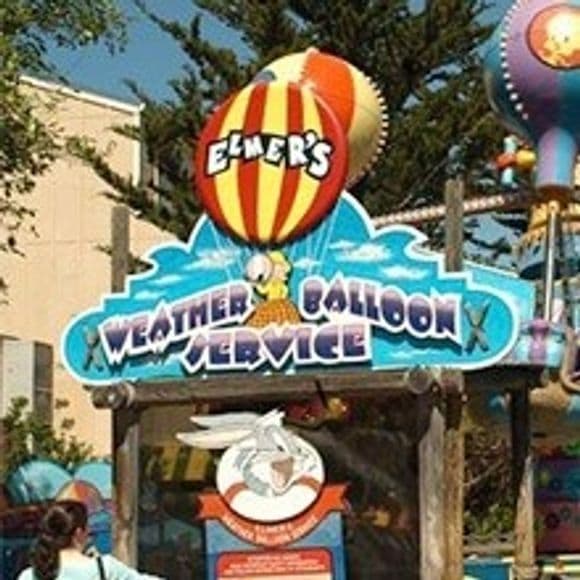 The entrance of the Elmer Fudd-themed hot air balloon kid ride at Six Flags Discovery Kingdom.