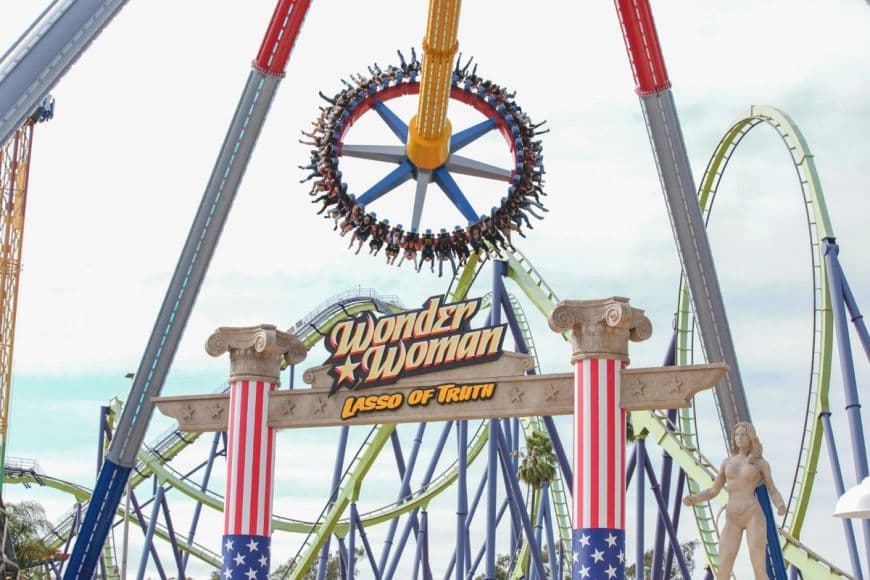 Guests experiencing the thrills of the WONDER WOMAN Lasso of Truth pendulum ride at Six Flags Discovery Kingdom.