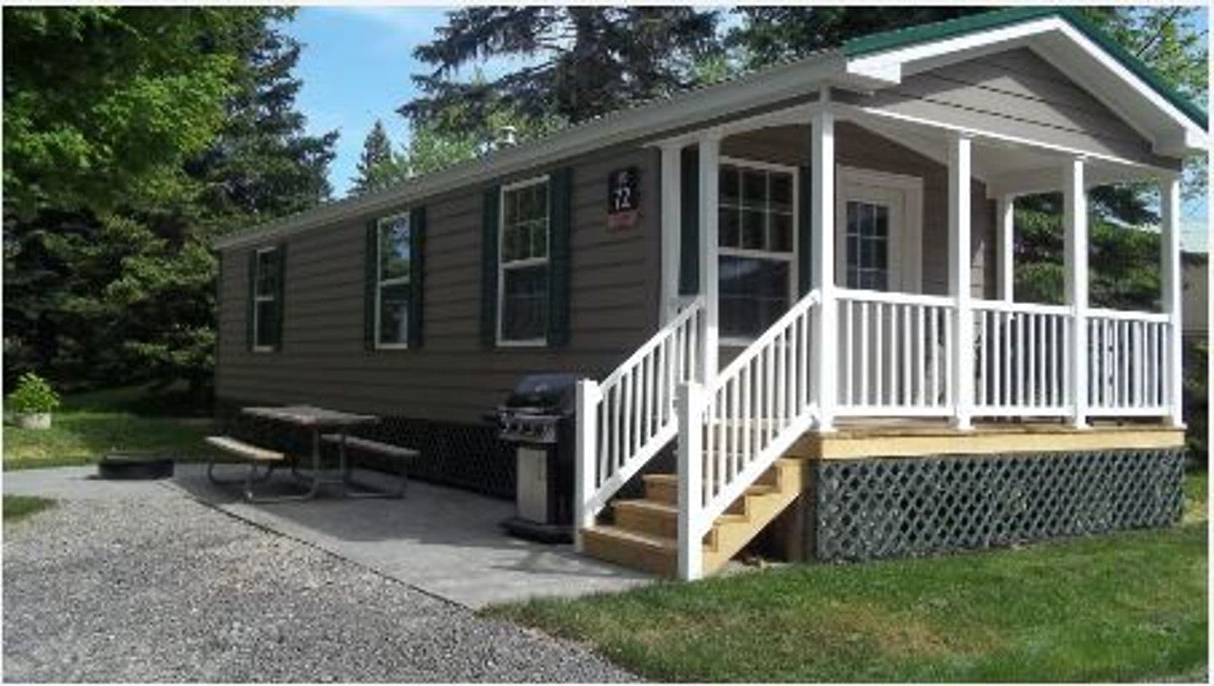 Deluxe Cabins at Six Flags Darien Lake Lodge